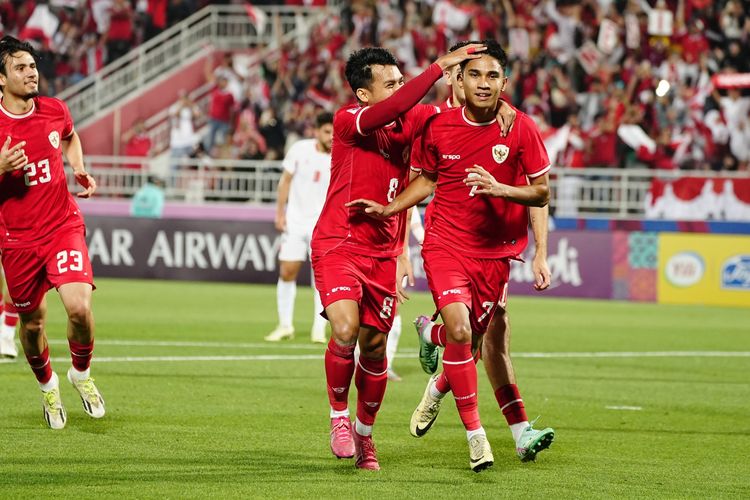 Marselino Ferdinan melakukan selebrasi setelah mencetak gol penalti dalam laga Yordania vs Indonesia pada laga pamungkas Grup A Piala Asia U23 2024 di Stadion Abdullah bin Khalifa, Doha, Qatar, Senin (22/4/2024) dini hari WIB.