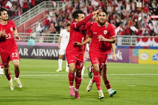 Timnas Indonesia U-23 merayakan gol Marselino Ferdinan ke gawang Yordania di match day 3 Grup A Piala Asia U-23 2024 di Abdullah bin Khalifa Stadium, Minggu (21/4/2024).