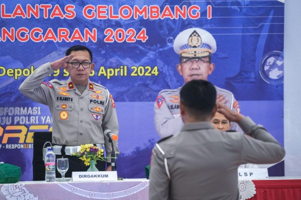 Dirgakkum Korlantas Polri Brigjen Pol Raden Slamet Santoso membuka Uji Kompetensi Sertifikasi Penyidik Laka Lantas Gelombang 1 TA 2024 di Kinasih Resort, Depok, Jawa Barat, Rabu (24/4/2024). (Dok/Humas Polri)