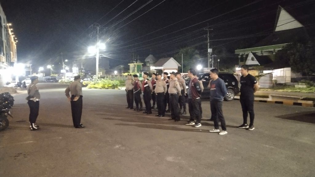 Guna menjaga Kamtibmas pasca Pemilu 2024, personel Sat Samapta Polres Simalungun melakukan patroli di sejumlah titik di wilayah hukum Polres Simalungun, Minggu (28/4/2024) malam WIB. (Dok/Humas Polres Simalungun)