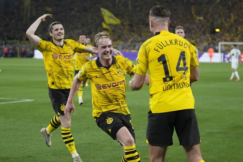 Skuad Borussia Dortmund merayakan gol Niclas Fullkrug ke gawang PSG di Signal Iduna Park, Kamis (2/5/2024) dini hari WIB.