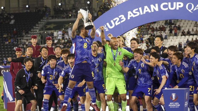 Pemain Jepang berhak menyabet gelar juara Piala Asia U-23 2024 usai menaklukkan Uzbekistan secara dramatis, Jumat (3/5/2024) malam WIB.