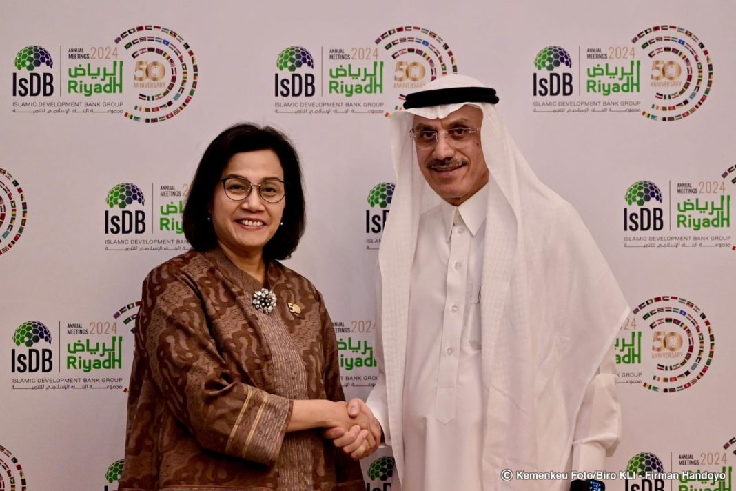 Menkeu RI Sri Mulyani Indrawati melakukan pertemuan dengan Presiden IsDB Mohammed Al Jasser di Riyadh, Selasa (30/4/2024).