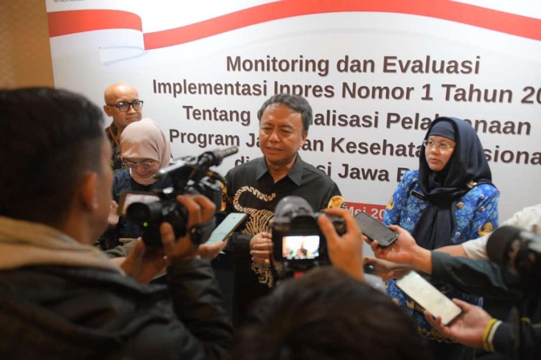 Sekda Jabar Herman Suryatman menghadiri acara Monitoring dan Evaluasi Implementasi Inpres Nomor 1 Tahun 2022 tentang Optimalisasi Pelaksanaan Program JKN di Harris Hotel Ciumbuleuit, Kota Bandung, Kamis (2/5/2024).