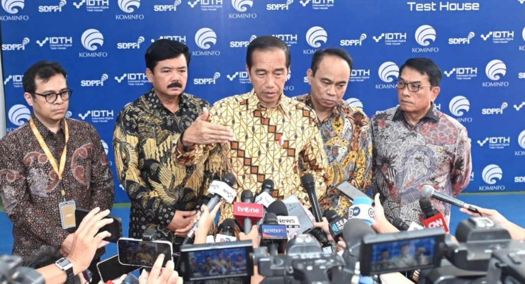 Presiden Jokowi dalam keterangan pers di BBPPT, Kota Depok, Provinsi Jawa Barat.
