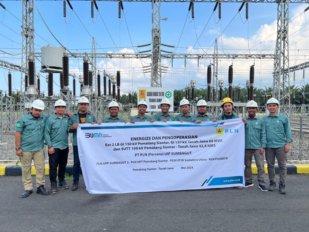 PLN UIP SBU melalui UPP SBU 3, melakukan pemberian tegangan pertama (Energize) dan percobaan pembebanan SUTT 150 kV Pematang Siantar arah Tanah Jawa dan GI 150 kV Tanah Jawa (1x60 MVA). (Dok/PLN)