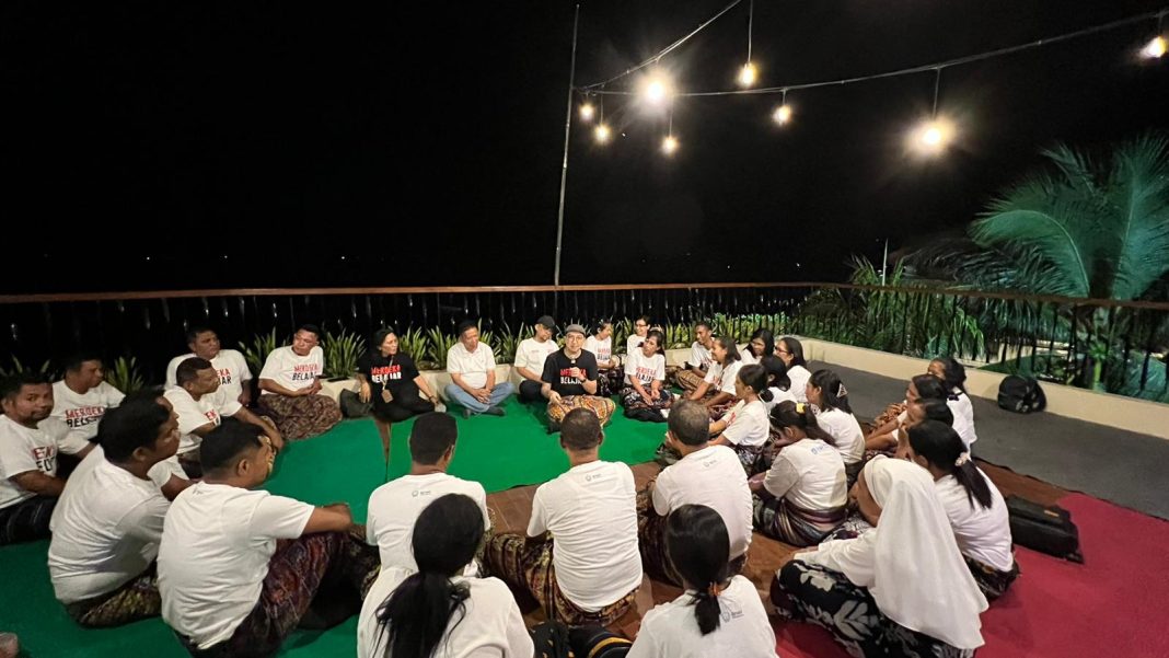 Diskusi antara Dirjen PAUD Dikdasmen Iwan Syahril bersama Guru Penggerak Kabupaten Sikka, Provinsi Nusa Tenggara Timur, di Capa Resort Maumere, Selasa (6/5/2024). (Dok/Kemendikbudristek RI)