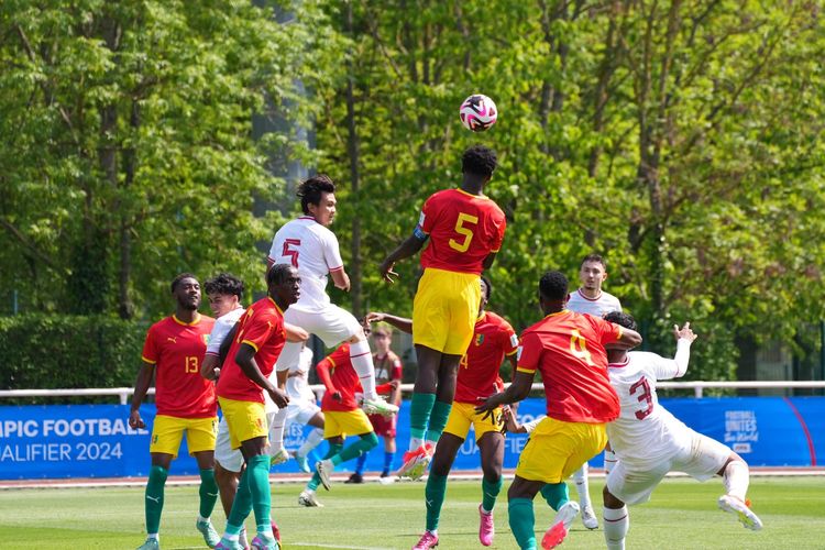 Aksi dalam laga timnas U23 Indonesia vs Guinea pada jadwal playoff Olimpiade 2024 yang bergulir di Clairefontaine, Perancis, pada Kamis (9/5/2024) pukul 20.00 WIB.