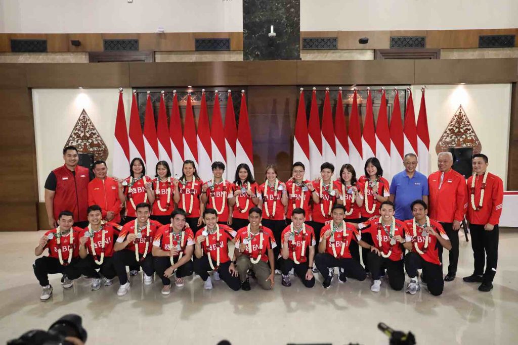 Tim Badminton Putra dan Putri Indonesia dalam Piala Thomas dan Uber 2024. (Dok/Humas Polri)