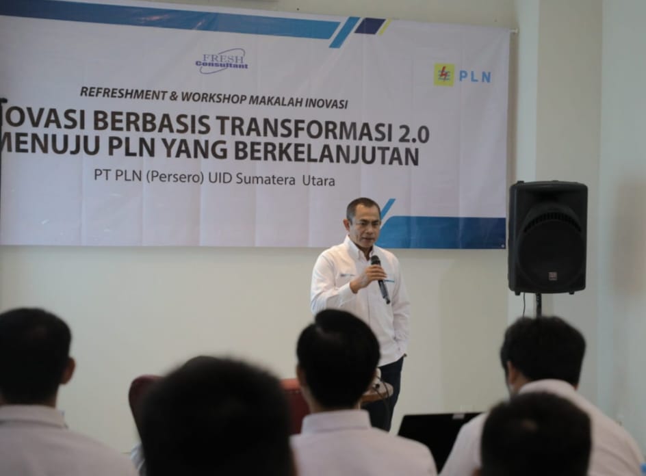 GM PLN UID Sumut Saleh Siswanto memberikan pengarahan pada acara workshop inovasi bertajuk 