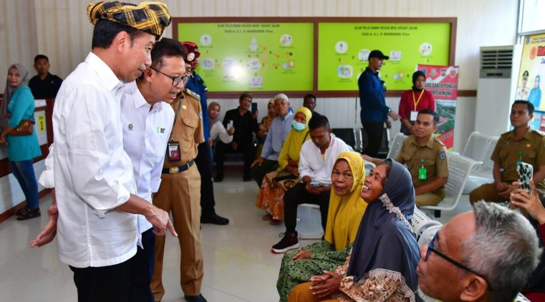 Presiden Jokowi melakukan peninjauan ke RSUD dr HLM Baharuddin MKes di Kabupaten Muna, Provinsi Sulawesi Tenggara, Senin (13/5/2024).