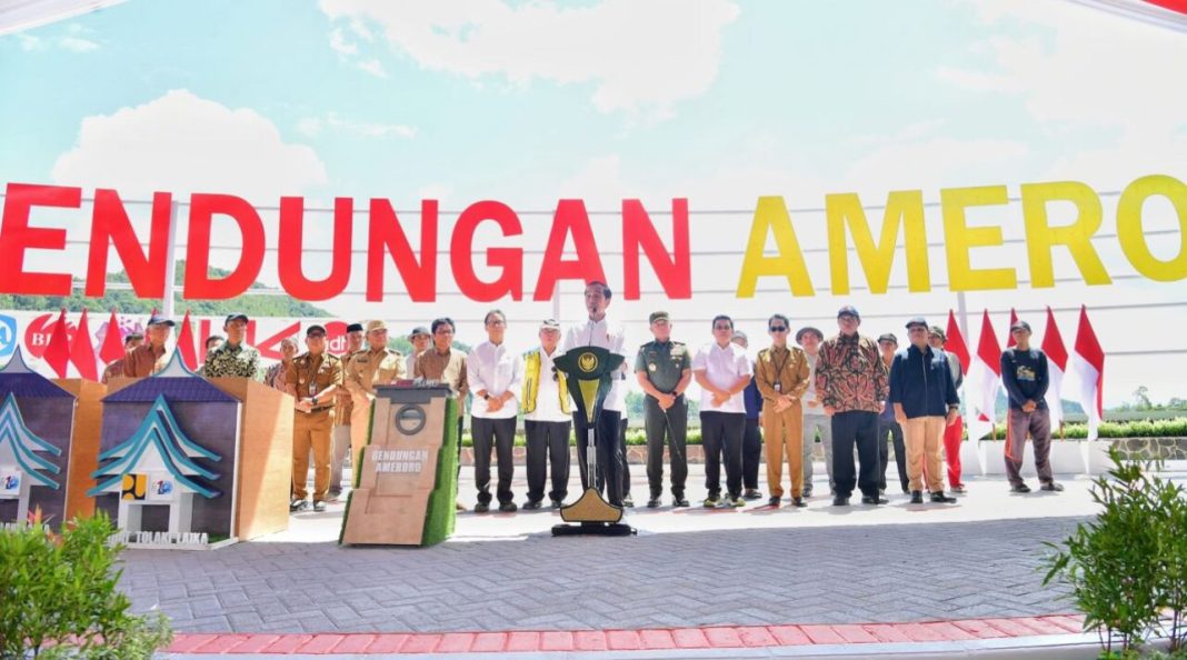 Presiden Jokowi meresmikan Bendungan Ameroro yang terletak di Kabupaten Konawe, Provinsi Sulawesi Tenggara, Selasa (14/5/2024).