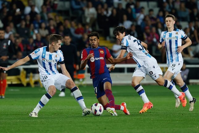 Aksi Lamine Yamal dalam laga La Liga antara Barcelona vs Real Sociedad, Selasa (14/5/2024).
