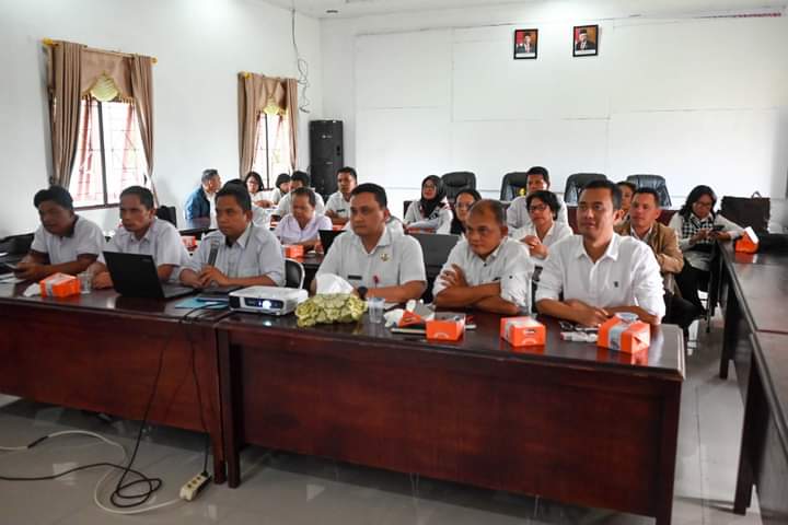 TPPS Kabupaten Humbahas saat mengikuti zoom dalam acara Penilaian Kinerja Pemerintah Kabupaten/Kota Dalam Pelaksanaan Delapan Aksi Konvergensi Penurunan Stunting se Sumut di Ruang Rapat Bappelitbangda, Rabu (15/5/2024). (Dok/Kominfo Humbahas)