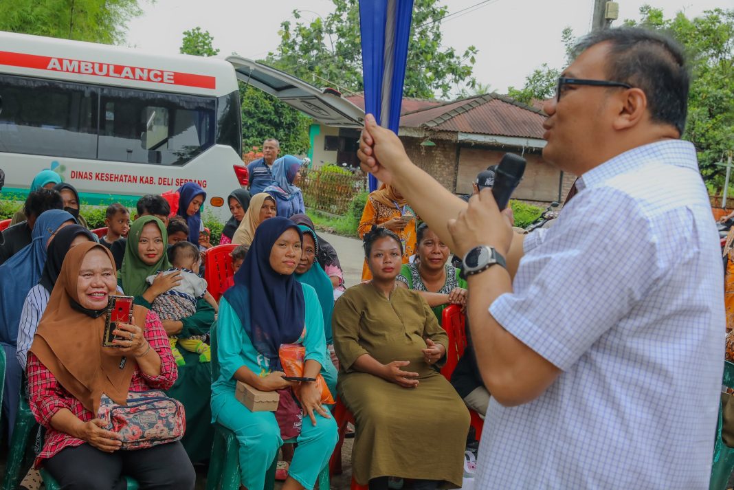 Kadinkes Deliserdang dr Aci ajak masyarakat tingkatkan kewaspadaan terhadap penyakit di Galang, Sabtu (18/5/2024). (Dok/Dinkes Deliserdang)