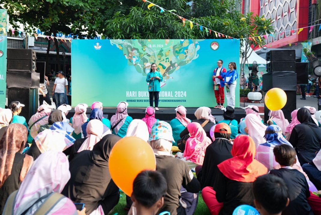 Harbuknas dirayakan setiap tahun pada tanggal 17 Mei di Indonesia, sebagai momen penting untuk meningkatkan minat baca di kalangan masyarakat, terutama di kalangan anak-anak dan remaja. (Dok/Kemendikbudristek RI)