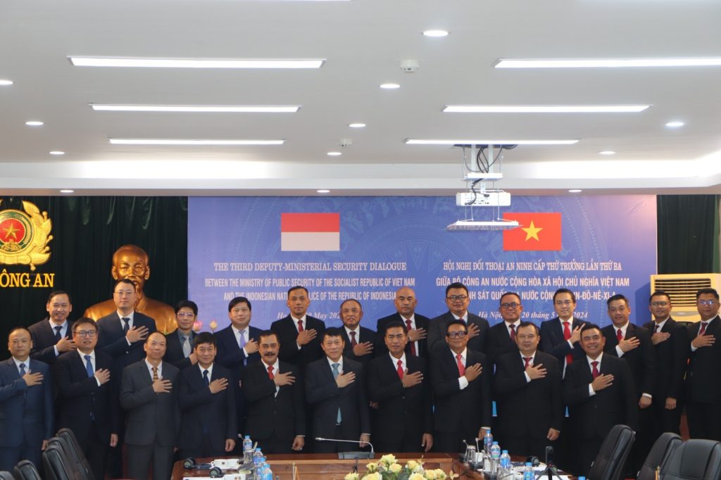 Indonesia-Vietnam bersepakat untuk bekerjasama dalam pencarian dan pengejaran buronan dari kedua negara di Markas Besar Kementerian Keamanan Publik Vietnam, Hanoi, Senin (20/5/2024). (Dok/Humas Polri)