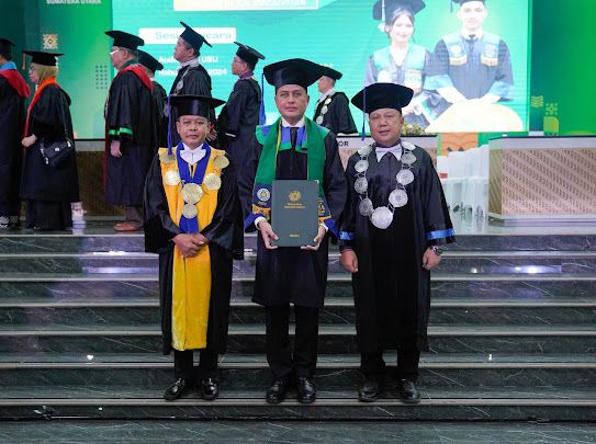 Rektor USU Prof Muryanto Amin foto bersama dengan Ketua DPD Golkar Sumut Dr Musa Rajekshah.