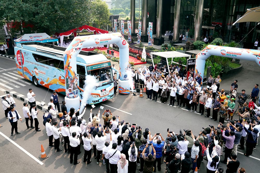 KPK resmi melepas Roadshow Bus KPK: “Jelajah Negeri Bangun Antikorupsi” Tahun 2024, di Gedung Merah Putih KPK Jakarta, Rabu (22/5/2024). (Dok/KPK)