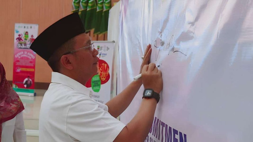 Pemkab Bekasi melalui Dinas Kesehatan Bekasi menggelar program pencanangan bertajuk Gerakan Bersama Literasi Stunting, Imunisasi, Pencegahan Demam Berdarah, Penanggulangan Tuberkolosis (TBC), Jaga Ibu Hamil serta Lingkungan Bersih dan sehat dengan Perilaku Hidup Bersih dan Sehat, di Gedung Swatantra Wibawa Mukti, Kompleks Pemkab Cikarang Pusat, Rabu (22/5/2024). (Dok/Kominfo Bekasi)