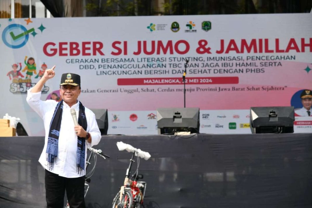 Pemerintah Provinsi Jawa Barat meluncurkan Gerakan Bersama Literasi Stunting, Imunisasi, Pencegahan DBD, Penanggulangan TBC (Geber Si Jumo) dan Jaga Ibu Hamil Lingkungan Bersih dan Sehat (Jamillah) dengan perilaku PHBS di SMK Negeri 1 Majalengka, Kabupaten Majalengka, Rabu (22/5/2024). (Dok/Kominfo Jabar)