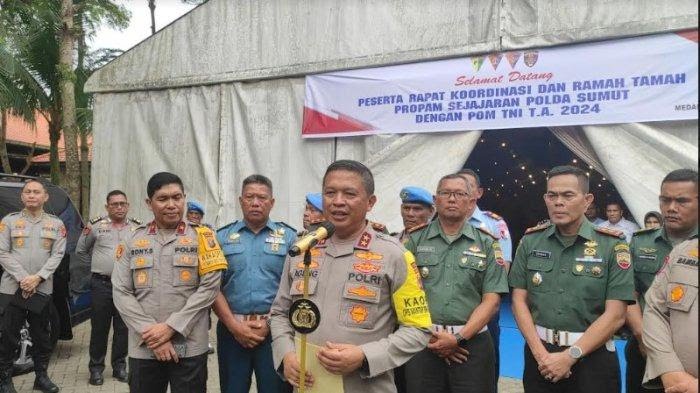 Kapolda Sumut Irjen Pol Agung Setya Imam Effendi memberikan keterangan pada rapat koordinasi dan ramah tamah Bid Propam Polda Sumut dengan POM TNI di Mapolda Sumut, Rabu (29/5/2024). (Dok/Polda Sumut)