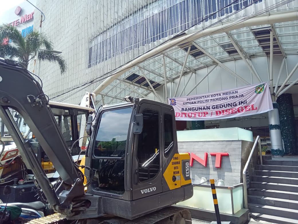 Gedung Mall Centre Point, Jalan Jawa, Kelurahan Gang Binyu, Kecamatan Medan Timur, masih tersegel meski tunggakan sudah dicicil, Kamis (30/5/2024).