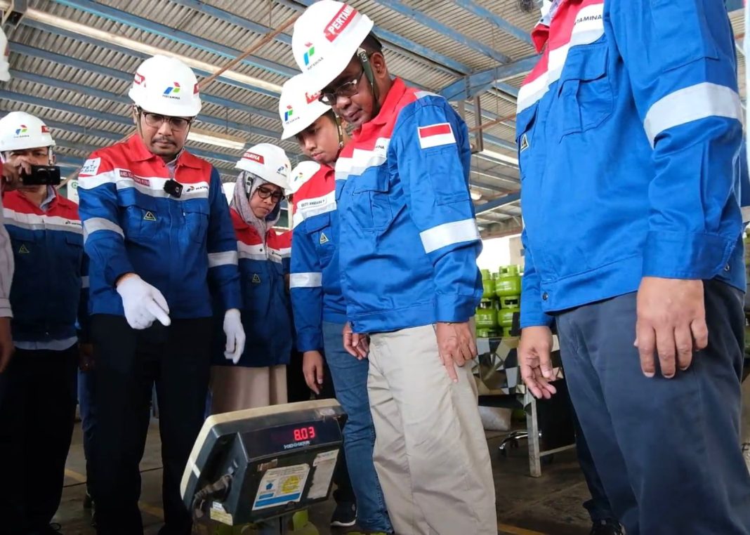 PT Pertamina Patra Niaga bersama Direktorat Jenderal Minyak dan Gas Bumi Kementerian ESDM melakukan sidak di SPPBE PT Petro Gasindo Energy di Kabupaten Deliserdang, Selasa (28/5/2024). (Dok/Pertamina)