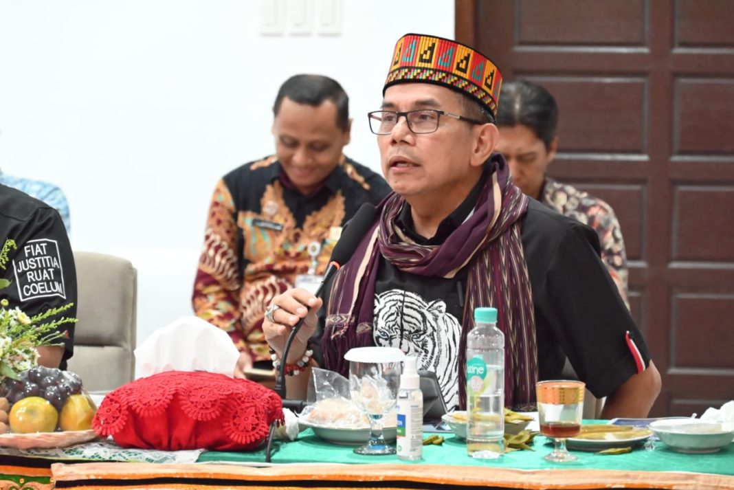 Anggota Komisi III DPR RI Hinca Panjaitan saat mengikuti pertemuan Kunjungan Kerja Komisi III di Banda Aceh, Jumat (31/5/2024).