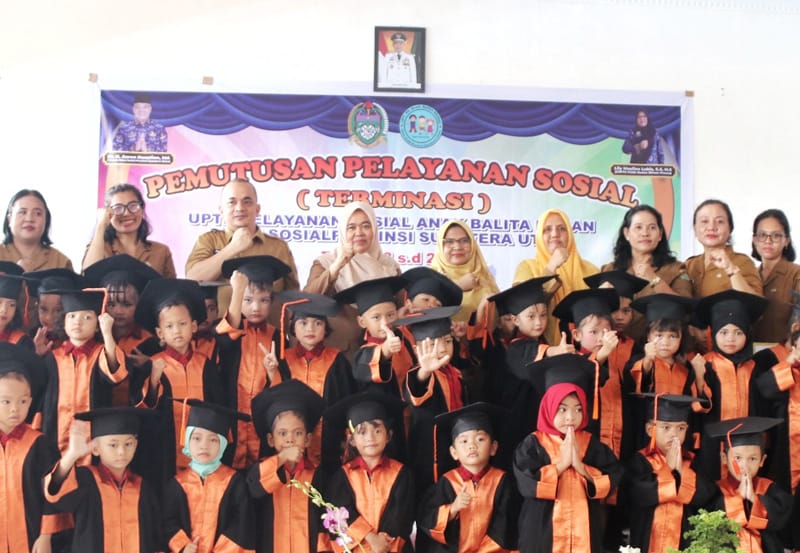 UPTD Pelayanan Sosial Anak Balita Medan, Dinsos Provinsi Sumut melaksanakan Pemutusan Pelayanan Sosial (Terminasi) kepada 40 anak PPKS yang telah selesai mengikuti program pembinaan di Aula Pelayanan Sosial Anak Balita Medan Dinsos Sumut, Jalan Tengku Amir Hamzah Nomor 59 Medan, Selasa (11/6/2024). (Dok/Kominfo Sumut)