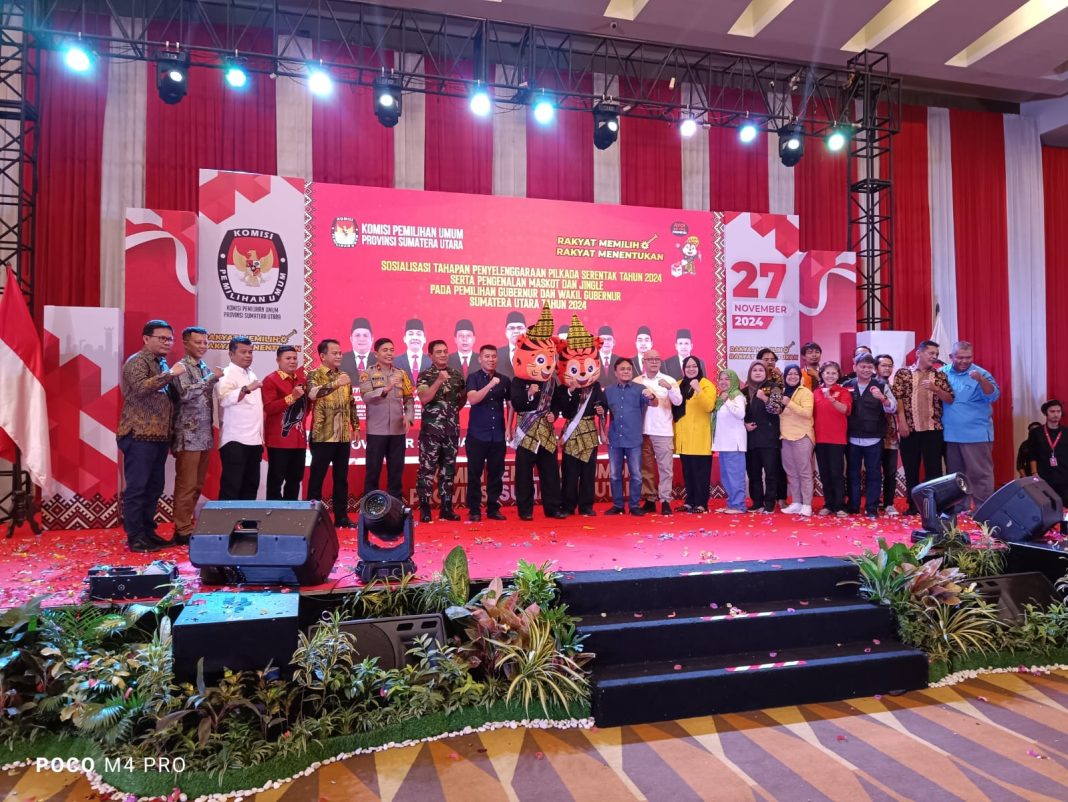 KPU Sumut memperkenalkan Si Mamo yang mengambil karakter bentuk Harimau Sumatera sebagai maskot Pilgub Sumut 2024, di Hotel Santika Dyandra Medan, Jumat (14/6/2024). (Dok/Humas)