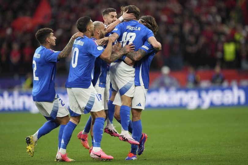 Timnas Italia merayakan gol Nicolo Barella ke gawang Albania di Euro 2024, Minggu (16/6/2024).