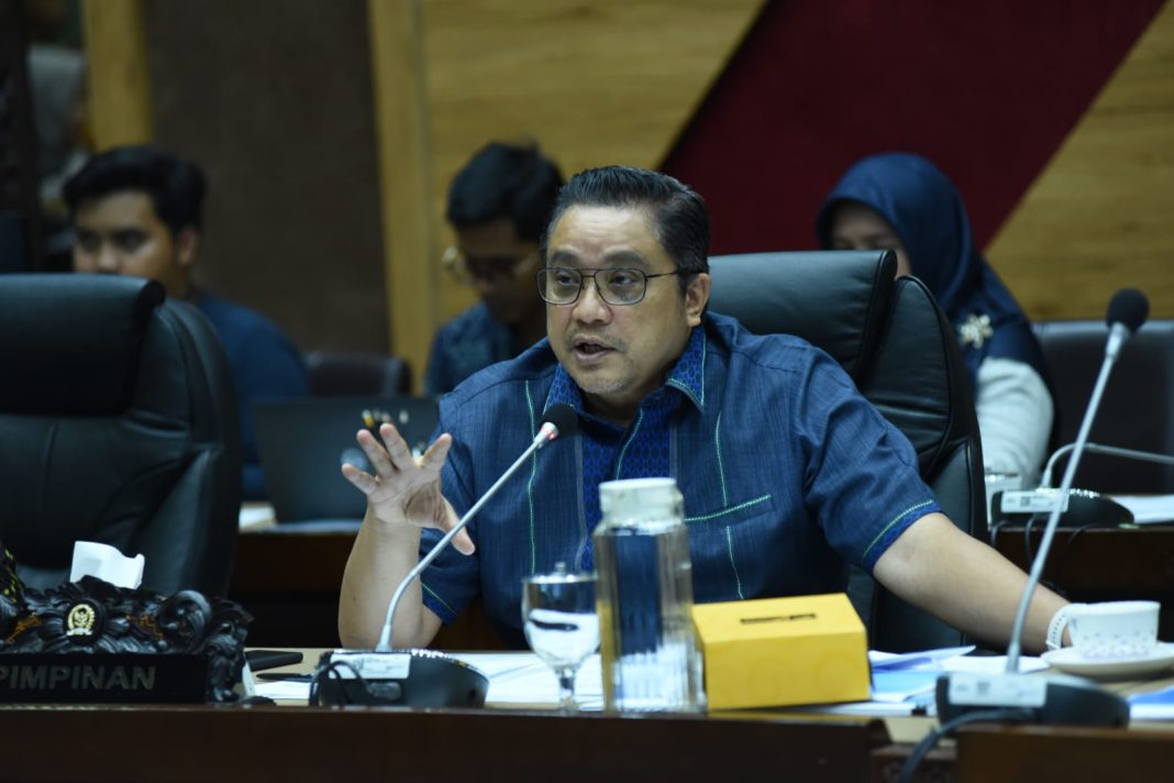 Wakil Ketua Komisi X DPR RI Dede Yusuf Macan Effendi saat RDP Panja Biaya Pendidikan di ruang rapat Komisi X DPR RI, Senayan, Jakarta, Kamis (20/6/2024).