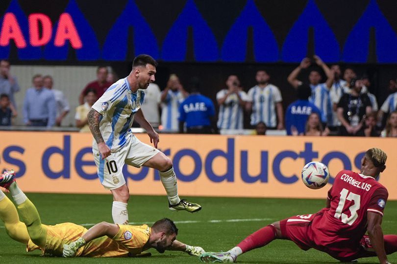 Aksi Lionel Messi pada laga Argentina melawan Kanada di Copa America 2024, Jumat (21/6/2024).