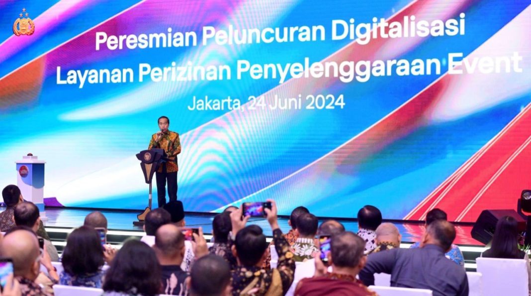 Presiden Jokowi secara resmi meluncurkan digitalisasi layanan perizinan penyelenggaraan event dalam rangka mempercepat proses perizinan di Indonesia yang diselenggarakan di The Tribrata Darmawangsa, Jakarta Senin (24/6/2024).