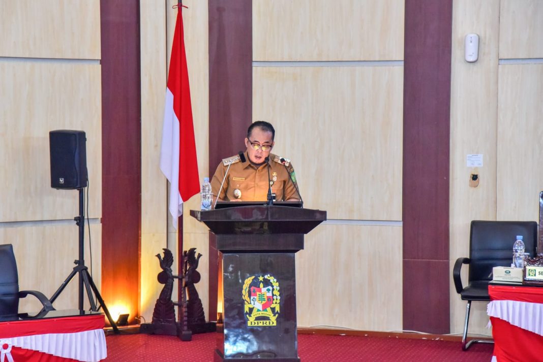 Wakil Wali Kota Medan Aulia Rachman menyampaikan penjelasan Perubahan Perda nomor 3 tahun 2019 tentang Penyelenggaraan Ketenagakerjaan kepada DPRD Medan dalam sidang paripurna, di gedung dewan, Senin (24/6/2024). (Dok/Kominfo Medan)