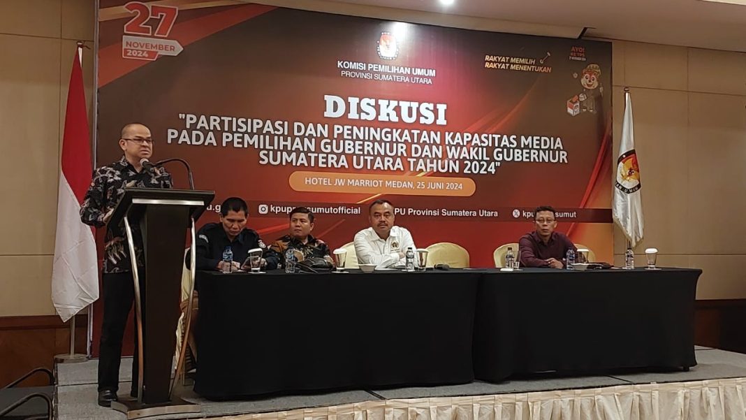 Ketua KPU Sumut Agus Arifin menyampaikan sambutan pada acara Diskusi Partisipasi dan Peningkatan Kapasitas Media pada Pilgub Sumut Tahun 2024, di Hotel JW Marriott Medan, Selasa (25/6/2024).