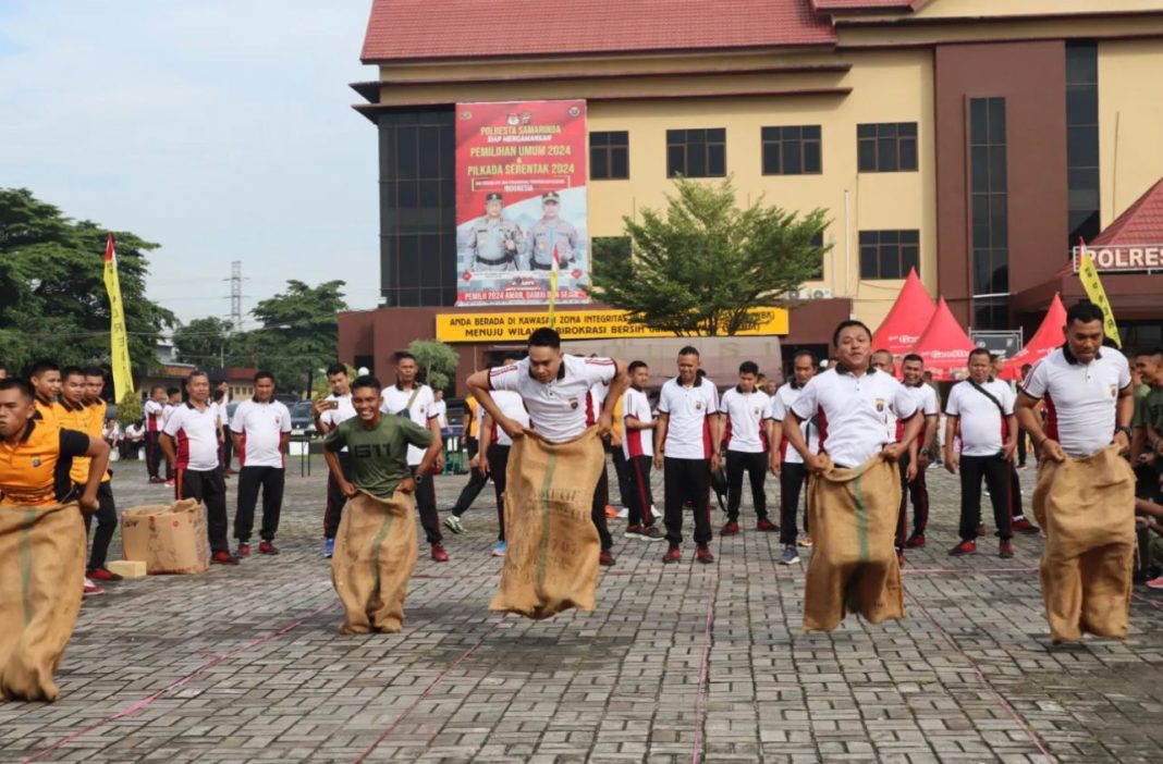 Batalyon B Pelopor Satuan Brimob Polda Kalimantan Timur menggelar kegiatan olahraga bersama TNI-Polri yang diadakan Polresta Samarinda, bertempat di lapangan Mapolresta Samarinda.
