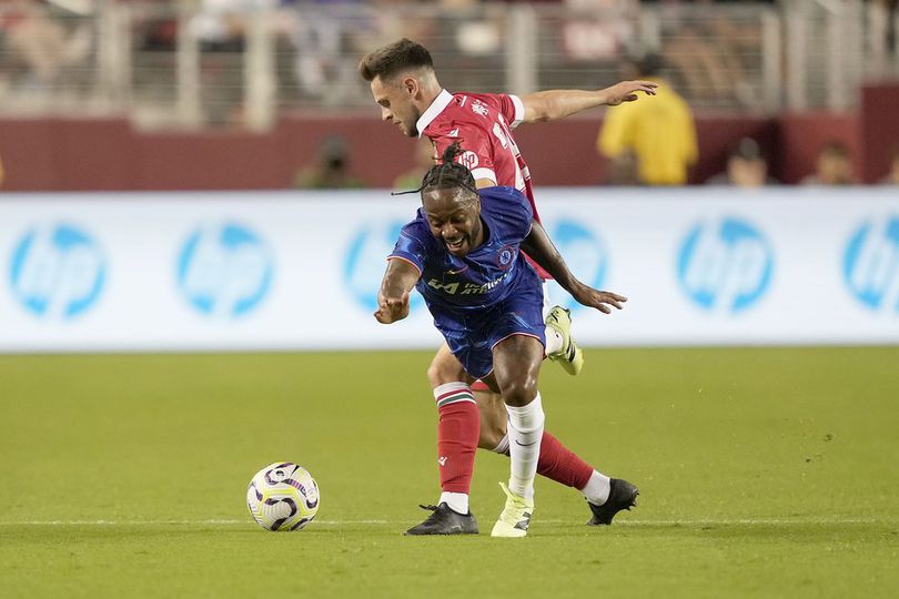 Pemain Chelsea, Raheem Sterling berebut bola dengan pemain Wrexham, Ryan Barnett pada laga uji coba pramusim 2024/2025.