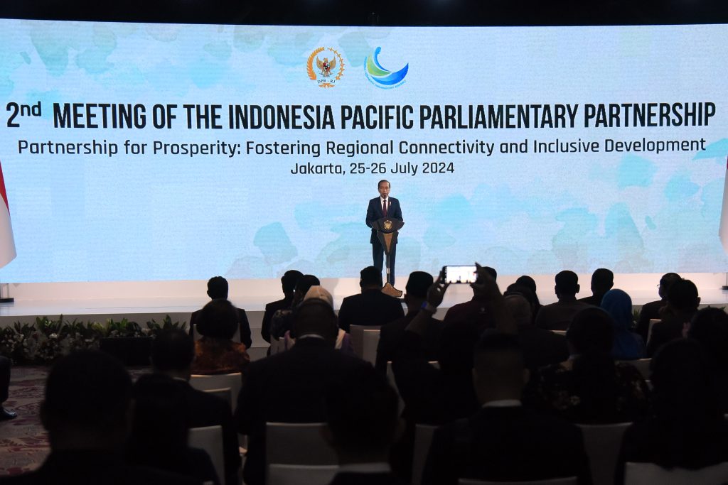 Presiden Jokowi memberikan sambutan sekaligus membuka acara IPPP ke-2 di Hotel Fairmont, Kamis Jakarta (25/7/2024).