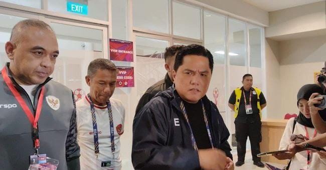 Ketua Umum PSSI Erick Thohir saat ditemui wartawan di Stadion Manahan Solo, Senin (1/7/2024).