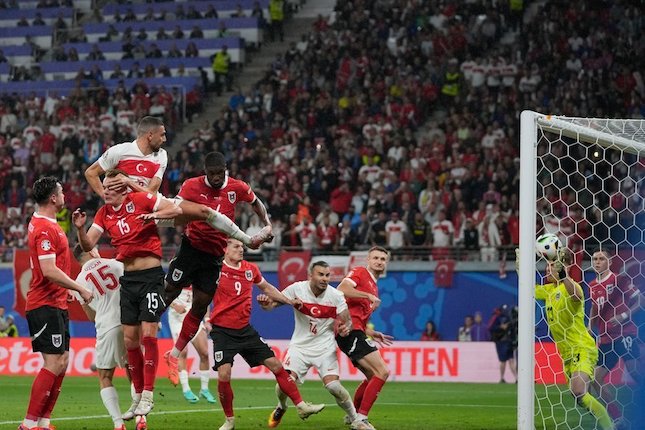 Merih Demiral mencetak gol kedua dalam laga Austria vs Turki di babak 16 besar Euro 2024, Rabu (3/7/2024) dini hari WIB.