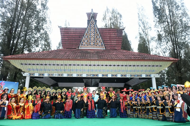 Pembukaan Pesta Bunga dan Buah 2024 di Tugu Perjuangan, Pusat Kota Berastagi, Kabupaten Karo, Provinsi Sumut, Kamis (4/7/2024). (Dok/Kominfo Sumut)