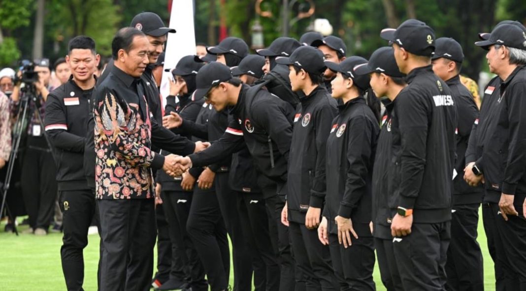 Presiden Joko Widodo melepas kontingen Indonesia untuk Olimpiade Paris 2024 di Istana Merdeka.