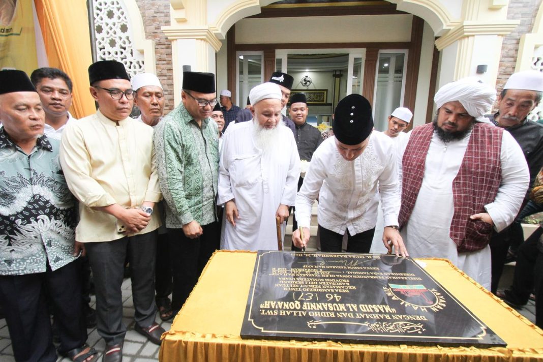 Masjid ke-46 yang diberi nama Masjid Al Musannif Qona’ah diresmikan Ketua YHA Musa Rajekshah atau Ijeck didampingi Ustaz Derry Sulaiman dan lainnya di Jalan Sederhana, Desa Sambirejo Timur, Kecamatan Percut Seituan, Kabupaten Deliserdang, Jumat (12/7/2024). (Dok/Tim Ijeck)