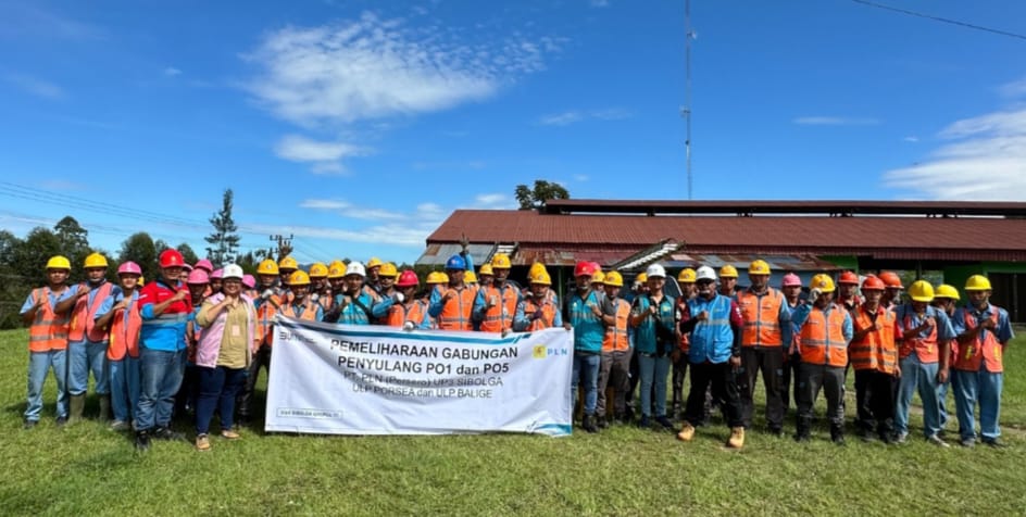 Sebelum melakukan pekerjaan, seluruh petugas melakukan safety briefing, doa dan foto bersama, Sabtu (13/7/2024).