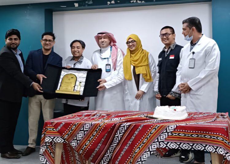 Kunjungan Kepala Seksi Kesehatan Daerah Kerja Mekkah Nurul Jamal SKom MKom ke RS Saudi National Hospital yang terletak di Al Mursalat, Makkah, Arab Saudi, Sabtu (13/7/2024). (Dok/Sehat Negeriku)