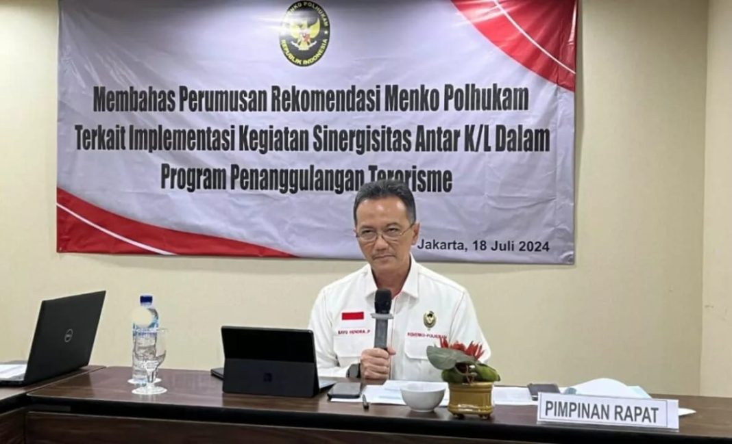 Asisten Deputi Koordinasi Intelijen Pertahanan Marsekal Pertama TNI Bayu Hendra Permana SE MM memimpin rapat koordinasi penanggulangan terorisme yang diselenggarakan di Jakarta, Kamis (18/7/2024). (Dok/Polhukam)