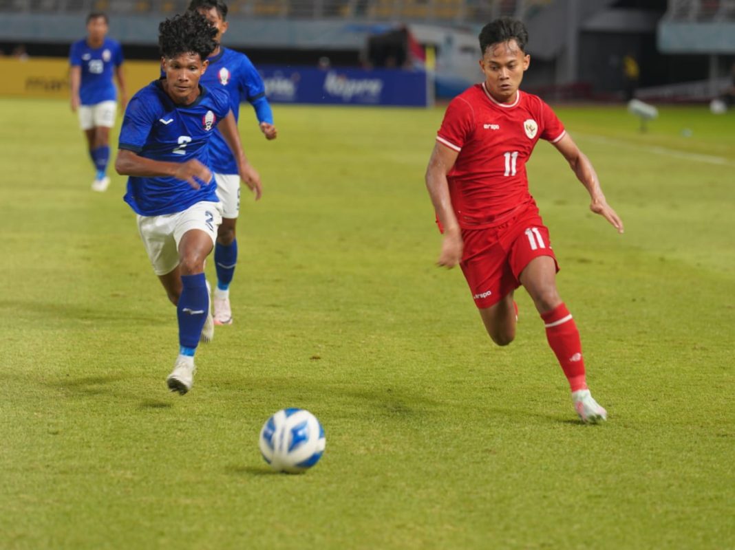 Timnas Indonesia U-19 melangkah mantap menuju semi final ASEAN U-19 Boys Championship 2024 setelah meraih kemenangan 2-0 atas Kamboja dalam pertandingan yang berlangsung di Stadion Gelora Bung Tomo, Sabtu (20/7/2024). (Dok/PSSI)