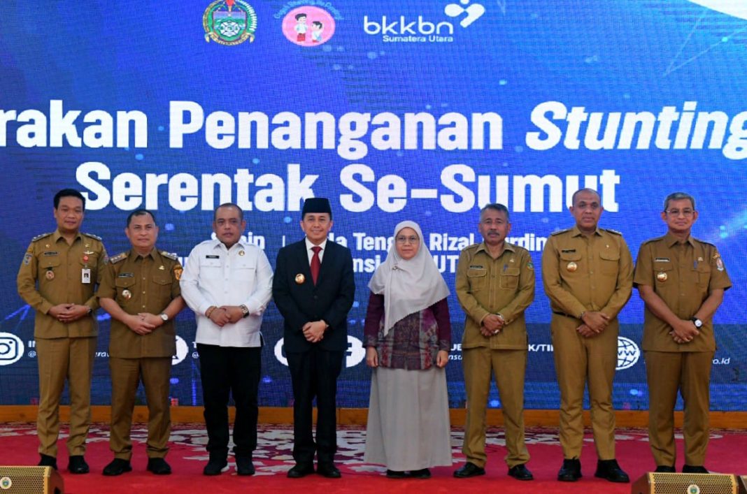 Pj Gubernur Sumut Agus Fatoni meluncurkan Gerakan Penanganan Stunting Serentak se Sumut yang diselenggarakan di Aula Tengku Rizal Nurdin Medan, Senin (22/7/2024). (Dok/Kominfo Sumut)